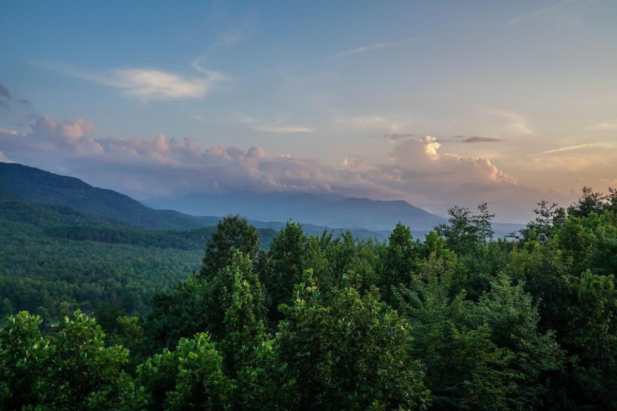 Вилла Modern Mountain Escape Гатлинбург Экстерьер фото