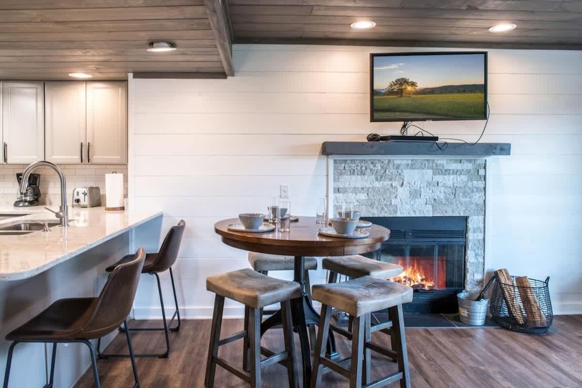 Вилла Modern Mountain Escape Гатлинбург Экстерьер фото